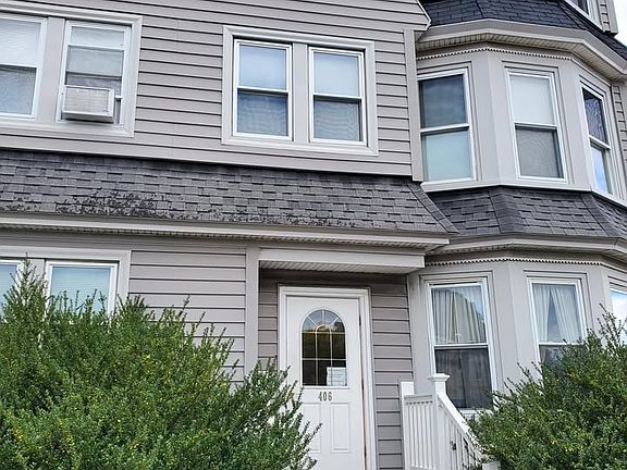3rd image of 406 Cabot St APT 2L