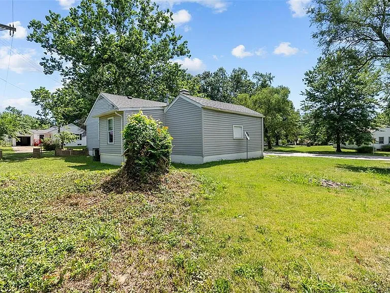 301 Estridge Rd — Photo 15