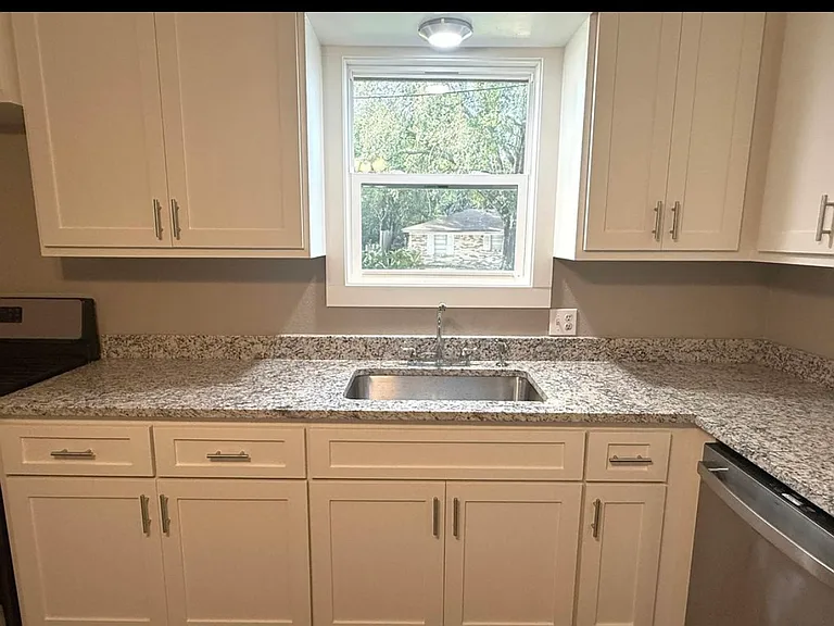 606 Walnut Cir — Photo 9