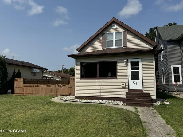 106 S Hubbard St, Crookston, MN 56716