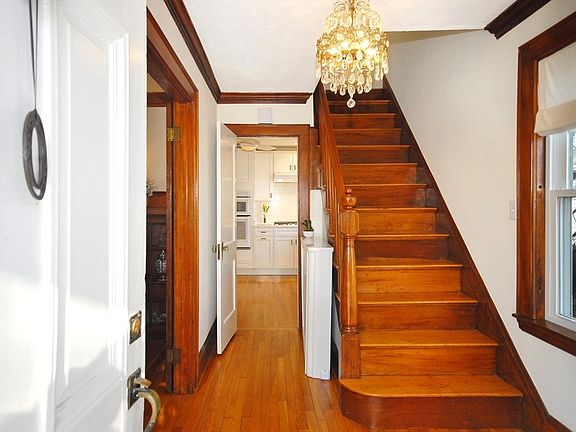 3rd image of 105 Oakland Ave
