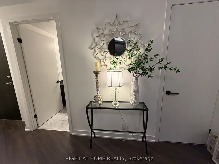 10 Park Lawn Rd #522 — Photo 3