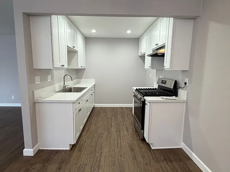 5916 Burnham Ave — Photo 5