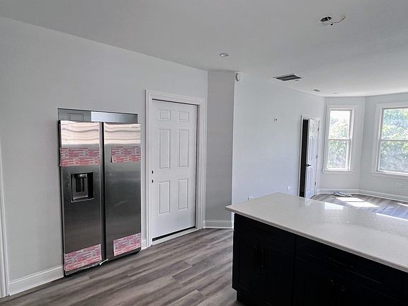 4th image of 3840 W Diversey Ave #1