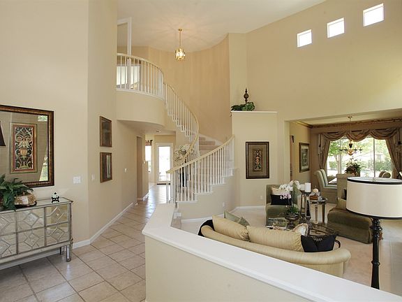2nd image of 5562 Snowdon Pl