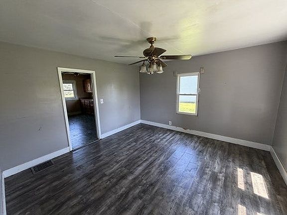 5th image of 7453 Lincoln Ave