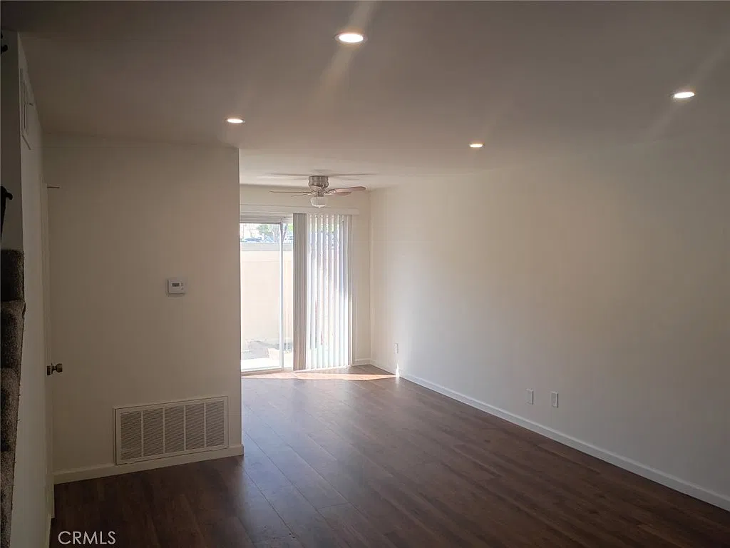 2 bed, 2.5 bath, 1241 sqft, $3,125 — Photo 2