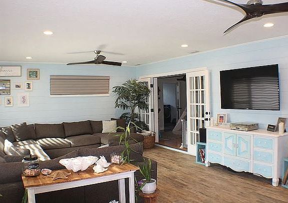 4th image of 1024 Mandalay Ave