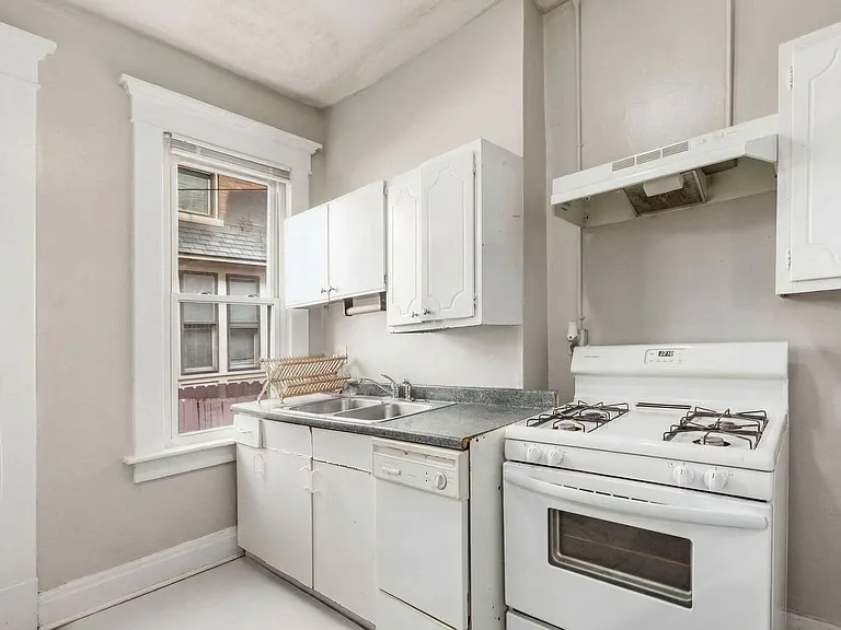 204 Chittenden Ave — Photo 8