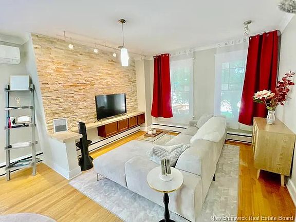 3rd image of 104 Lansdowne Ave #102