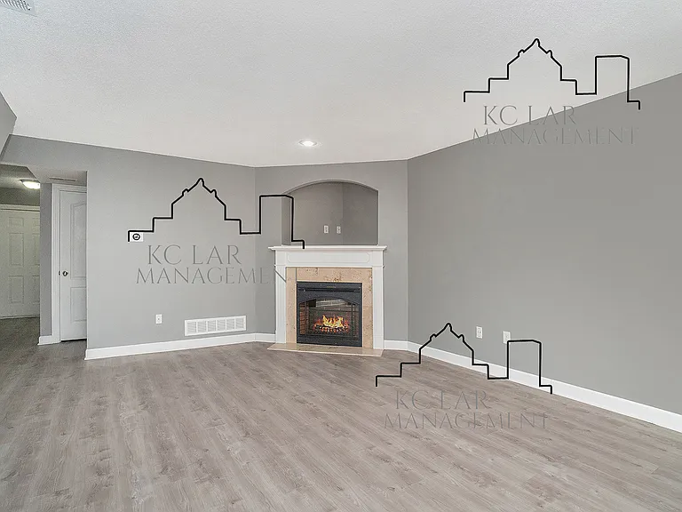 10531 E 45th Pl — Photo 2