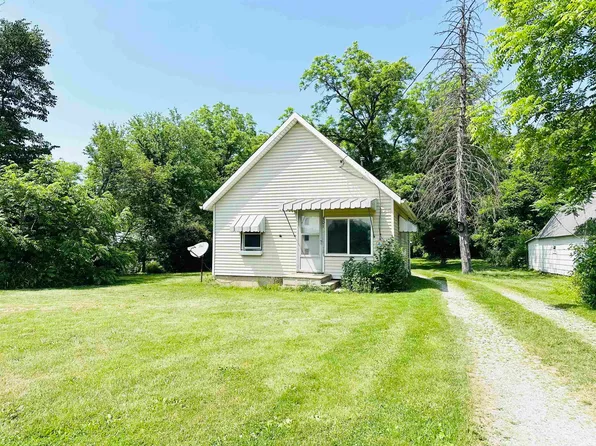 301 Lake Trl, Lakeville, IN 46536