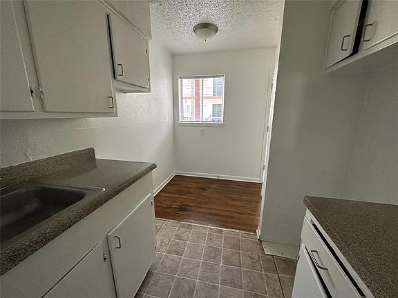 4th image of 4921 Crawford St APT 15