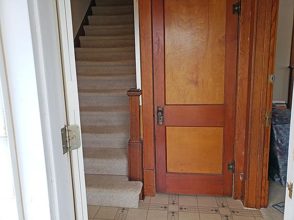 2nd image of 900-900A N Cedar Ave