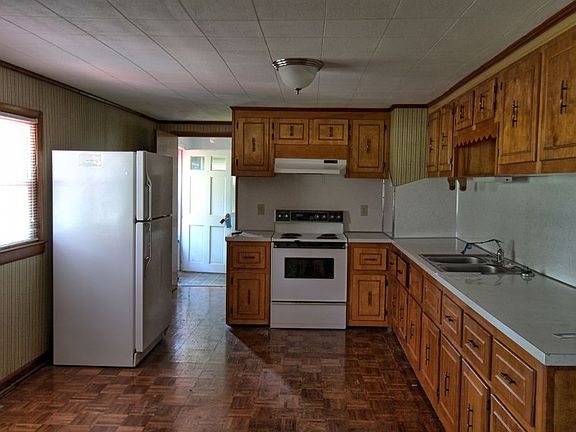 3rd image of 217 Carolyn Ave