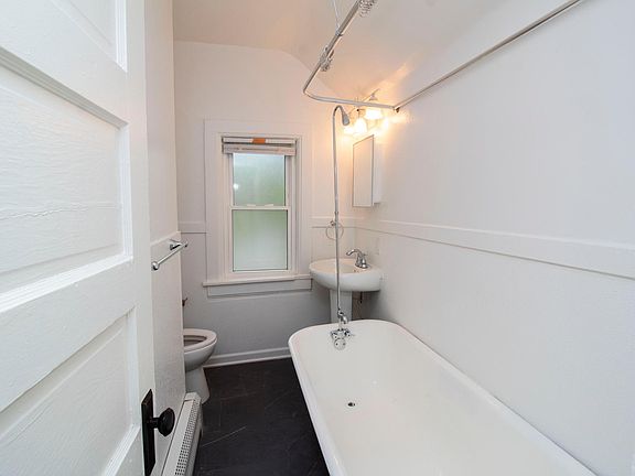 5th image of 867 Central Ave W #2