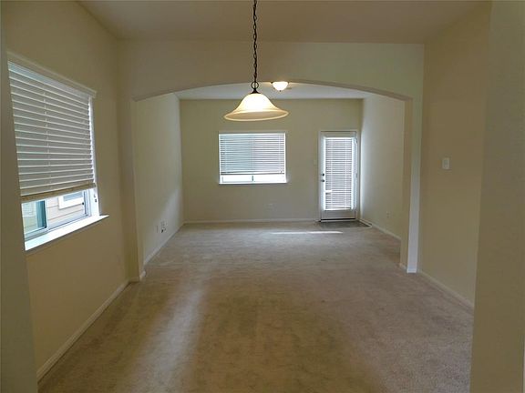 2nd image of 1627 Claremont Garden Cir