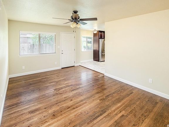 5th image of 950 Evelyn Ln