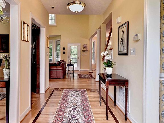 5th image of 200 Creek Point Cir