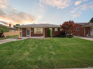 27306 E Crestmont St, Roseville, MI 48066