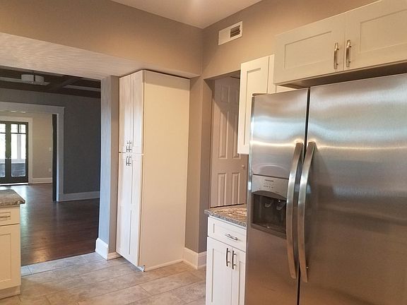 5th image of 2374 Saint James Ave #2