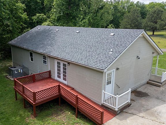 2nd image of 485 Lakeshore Dr