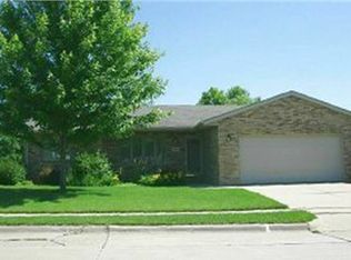 4500 Camelot Dr, Dubuque, IA 52002