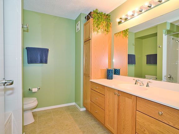 4th image of 9655 Woods Dr Unit 1508