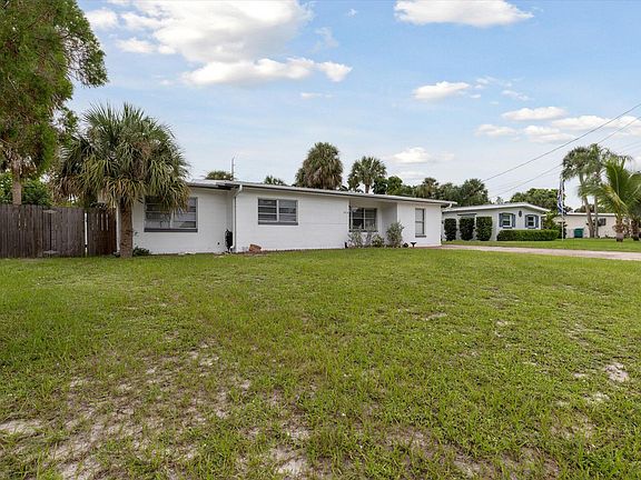 4th image of 1426 Hillcrest Dr