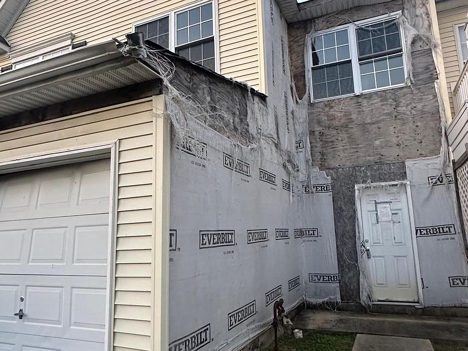 2nd image of 945 Lansdowne Rd