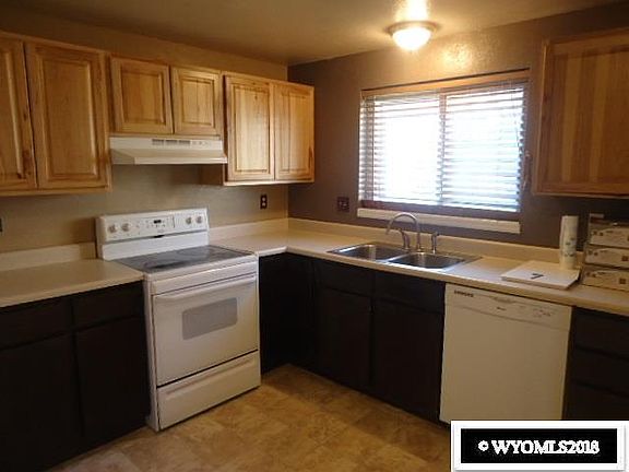 2nd image of 857 Moccasin Ln