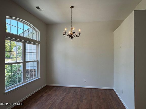 5th image of 3902 Scots Place E