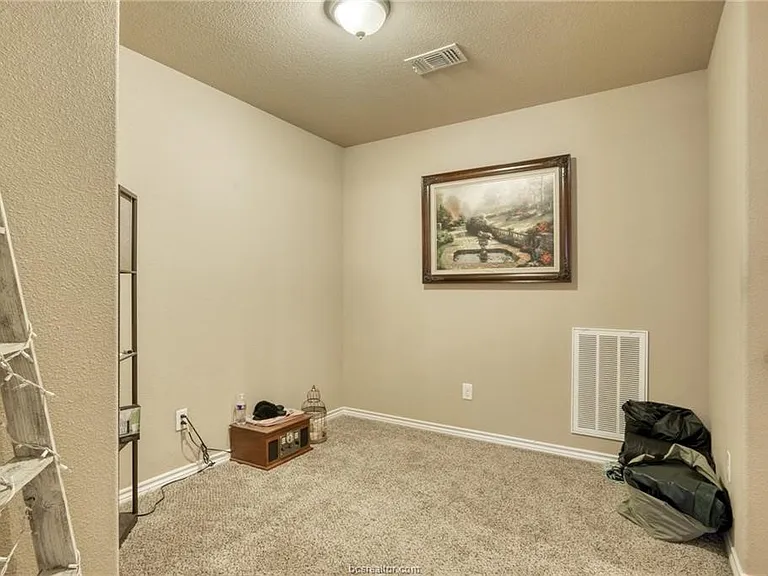 3114 Claremont Dr — Photo 19