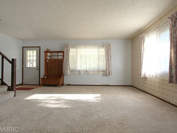 2nd image of 9570 Courtland Dr NE