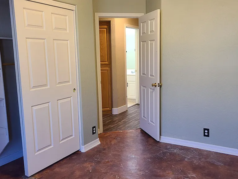 14206 S 12th Pl — Photo 31