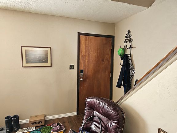 4th image of 365 Edgehill Dr