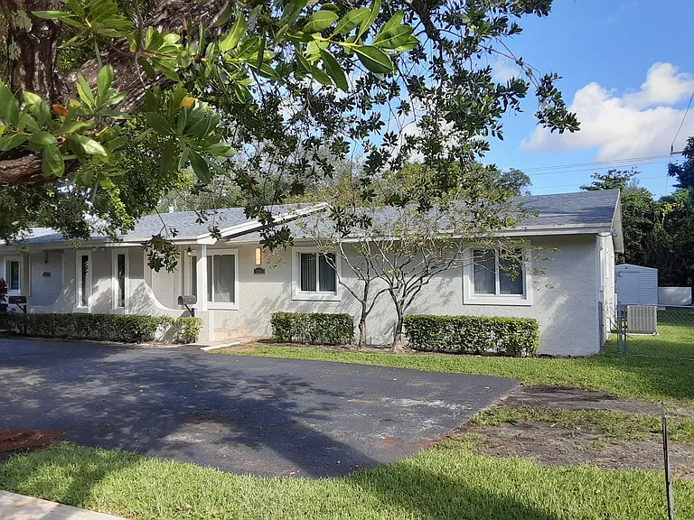 12253 SW 82nd Ave — Photo 1