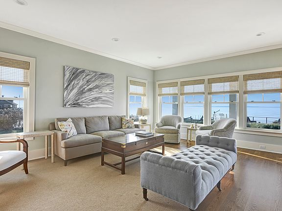 3rd image of 7 Peconic Ave