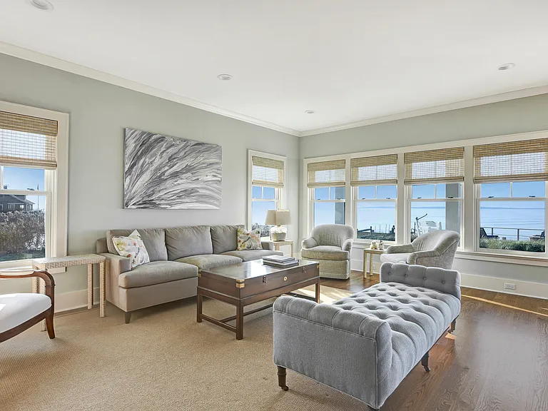 7 Peconic Ave — Photo 3