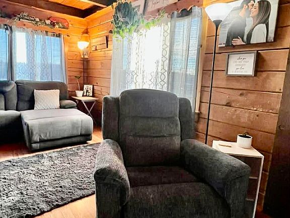 5th image of 552 Number Nine Road