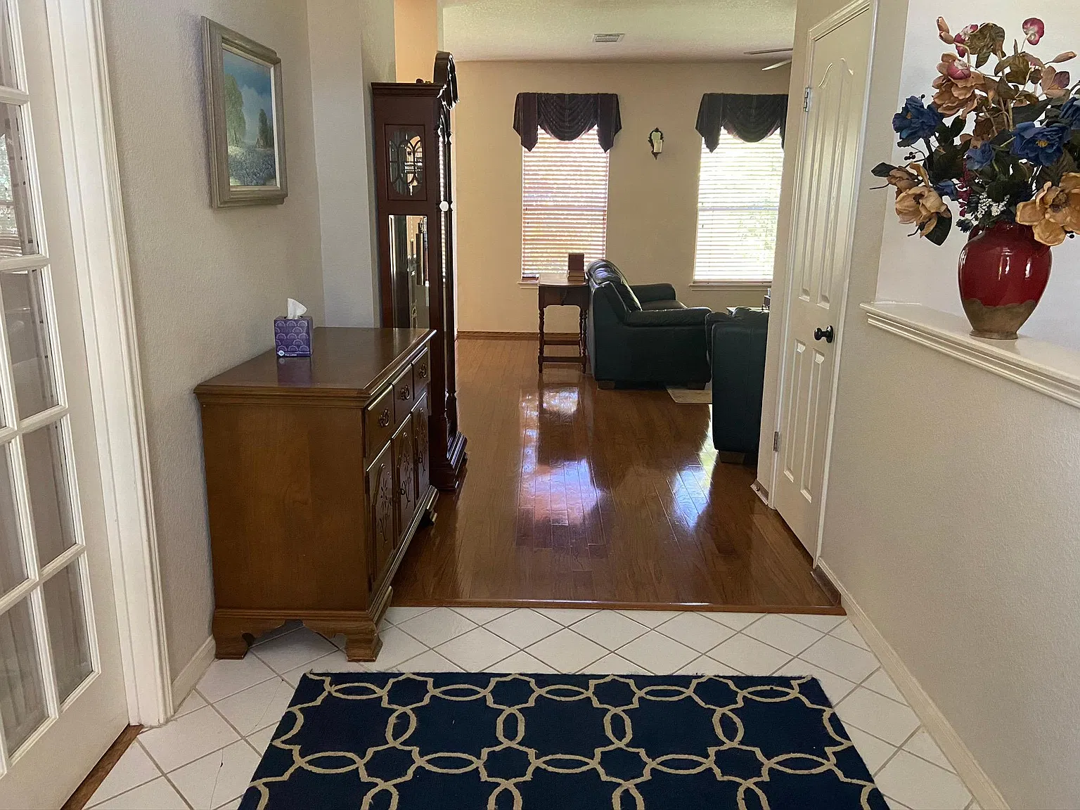 3 bed, 2.5 bath, 2069 sqft, $2,000 — Photo 2
