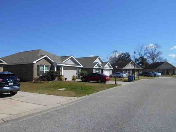 Exterior Neighborhood (street photo)