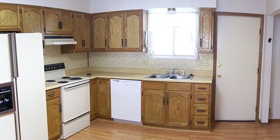 3rd image of 3039 Mohawk Ave