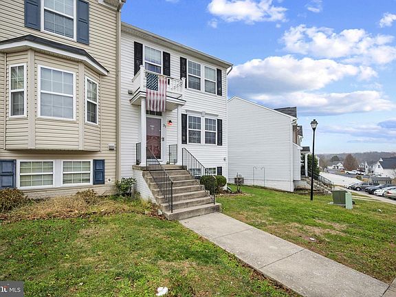 2nd image of 27 Litchfield Ln W