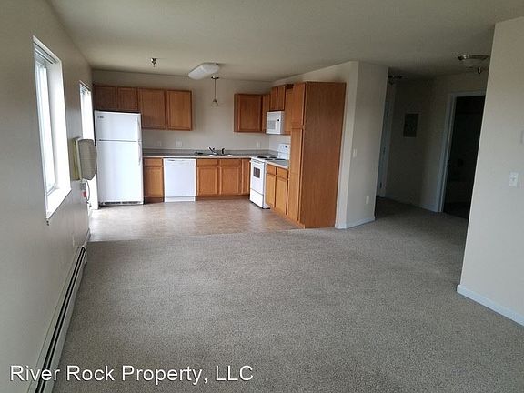 2nd image of 106 Cottonwood Ave N Unit 102