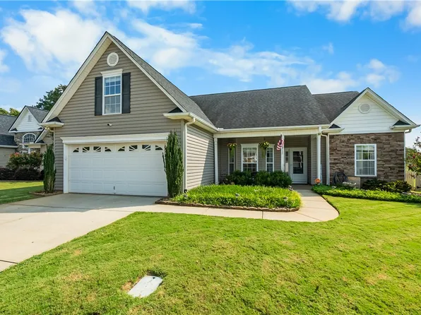 129 Saint Johns St, Simpsonville, SC 29680