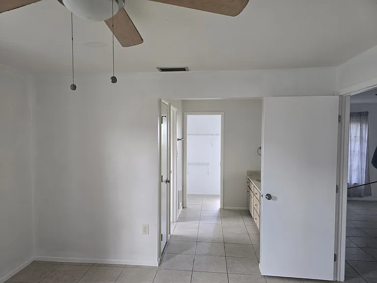 21498 Manatee Ave — Photo 5