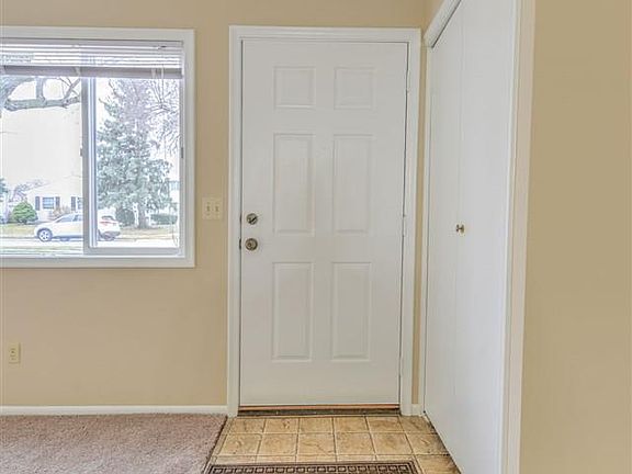 4th image of 2909 S 122nd St