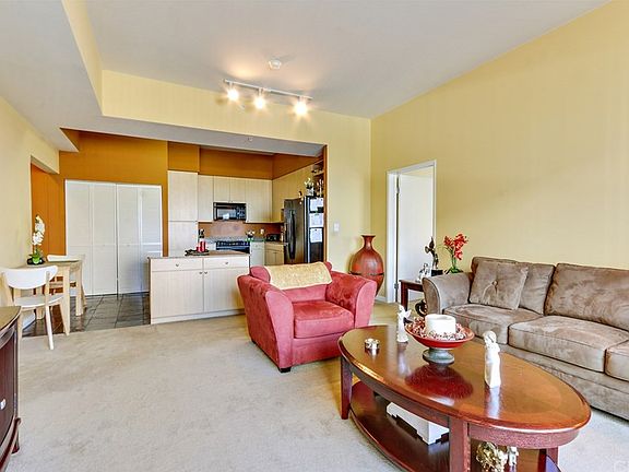 5th image of 388 E Ocean Blvd Unit 705