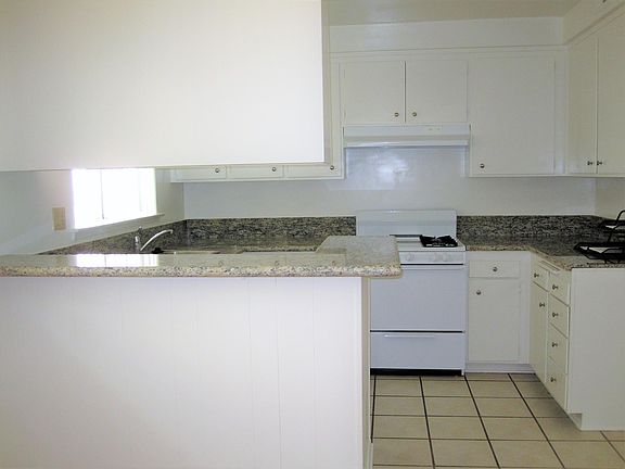 5th image of 290 S Oakland Ave APT 2